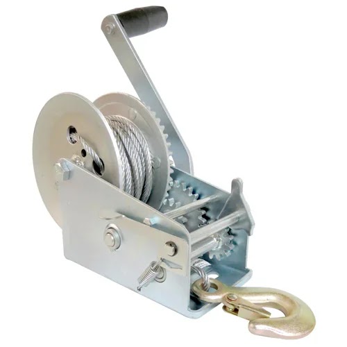 Malacate Winch Galvanizado 2500 lb con Cable 10 m Titan