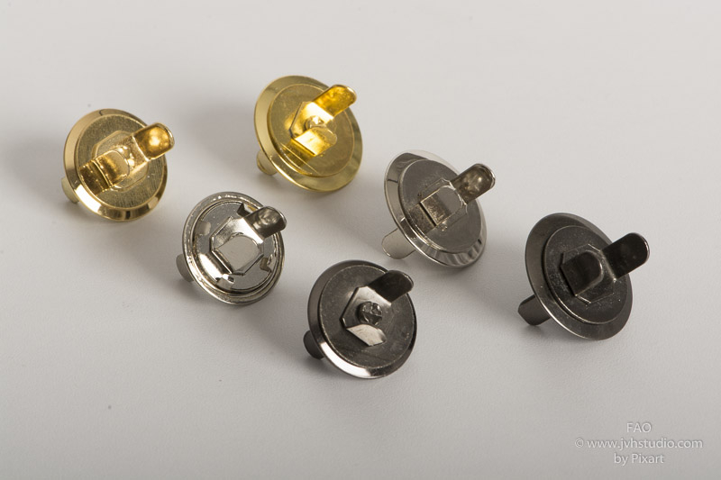 BROCHE DE IMÁN PLANO LISO GRANDE DE 18 MM. ORO 200/4,000 PZ